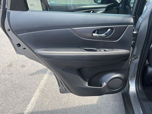 Used 2016 Nissan Rogue SV w/ SV Premium Package AWD/4WD image 22
