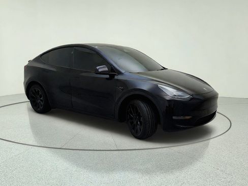 Used 2023 Tesla Model Y Long Range AWD/4WD image 5