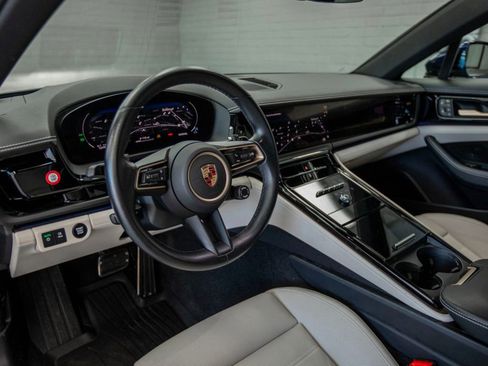 Used 2024 Porsche Panamera 4 image 18