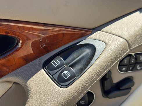 Used 2009 Mercedes-Benz SL 550 image 12