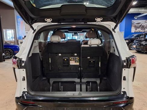 Used 2023 Toyota Sienna XSE w/ XSE Plus Package image 11