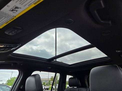 New 2025 Jeep Grand Cherokee Limited w/ Luxury Tech Group II image 26