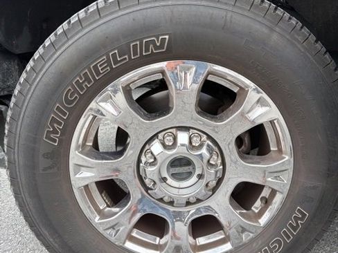 Used 2022 Ford F350 Lariat w/ Chrome Package image 3