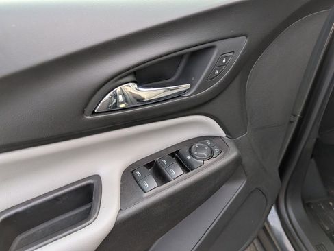 Used 2020 Chevrolet Equinox LS image 23