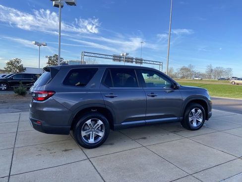 Used 2025 Honda Pilot EX-L image 11