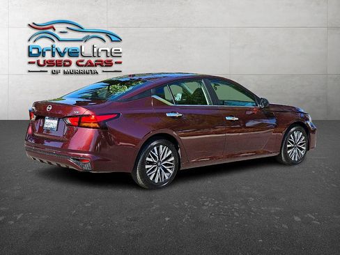Used 2024 Nissan Altima 2.5 SV image 2