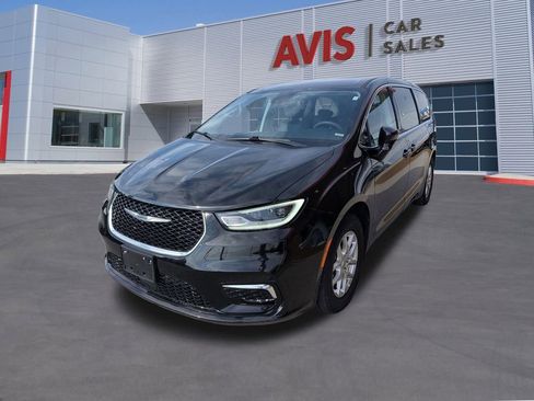 Used 2024 Chrysler Pacifica Touring-L image 1