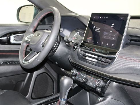 Used 2025 Jeep Compass Trailhawk image 26