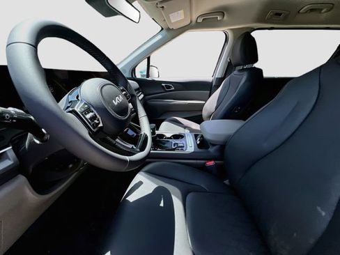 New 2026 Kia Carnival EX FWD image 22