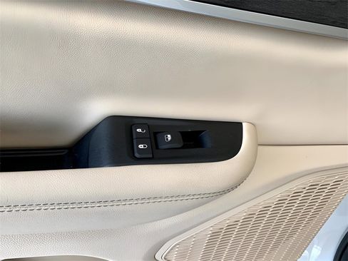 Used 2023 Jeep Grand Cherokee Limited image 19