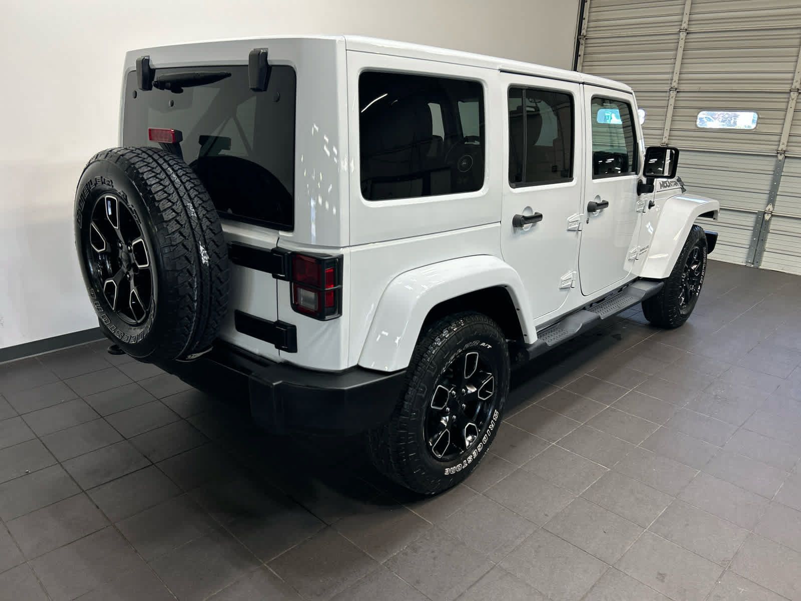 Used 2017 Jeep Wrangler Unlimited Sahara AWD/4WD image 3