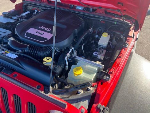 Used 2014 Jeep Wrangler Unlimited Sport image 42