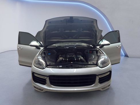 Used 2016 Porsche Cayenne Turbo AWD/4WD image 10