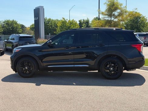 Used 2022 Ford Explorer XLT AWD/4WD image 3