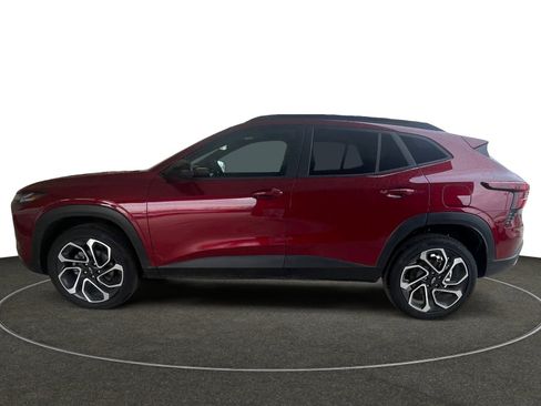 Used 2025 Chevrolet Trax RS w/ Driver Confidence Package image 2