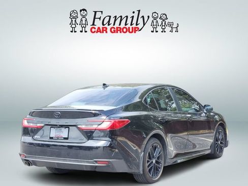 Used 2025 Toyota Camry SE FWD image 4