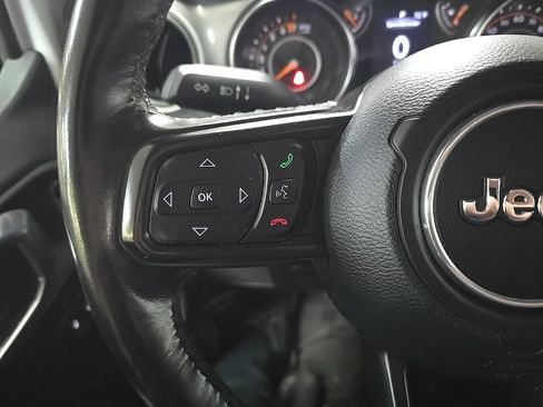 Used 2022 Jeep Gladiator Willys image 19