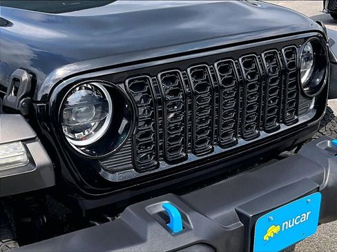 Used 2024 Jeep Wrangler Unlimited AWD/4WD image 31