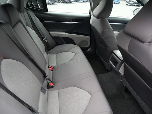 Used 2018 Toyota Camry LE FWD image 30