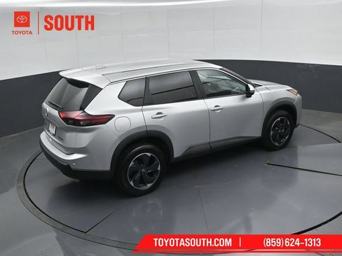 Used 2024 Nissan Rogue SV AWD/4WD image 45