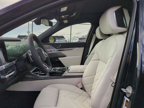 Used 2026 BMW i7 eDrive50 w/ M Sport Package RWD image 15