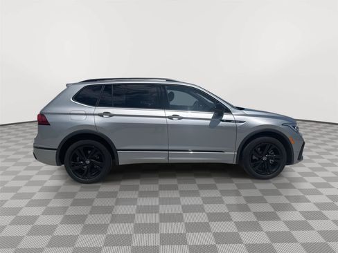 Used 2023 Volkswagen Tiguan SE R-Line AWD/4WD image 11