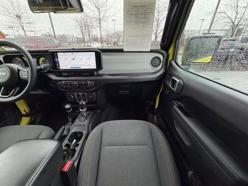 Used 2024 Jeep Wrangler Unlimited w/ Convenience Group image 18