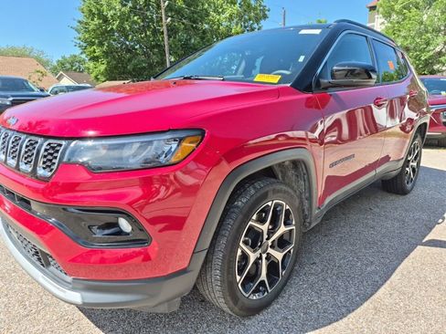 Used 2025 Jeep Compass Limited image 1