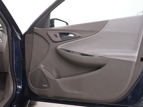 Used 2017 Chevrolet Malibu Hybrid w/ Leather Package image 9