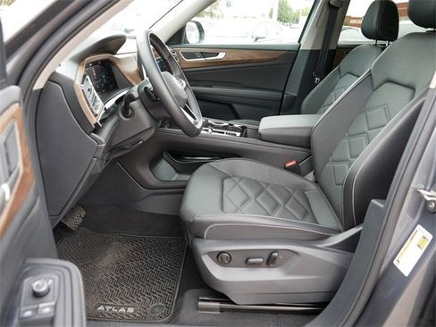 Certified 2025 Volkswagen Atlas SE image 13