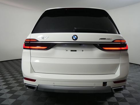 Used 2026 BMW X7 xDrive40i w/ Premium Package image 4