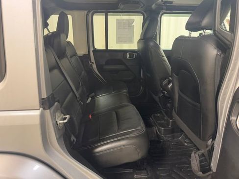 Used 2018 Jeep Wrangler Unlimited Sahara image 34