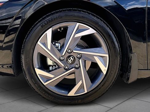Certified 2025 Hyundai Elantra Sport image 20