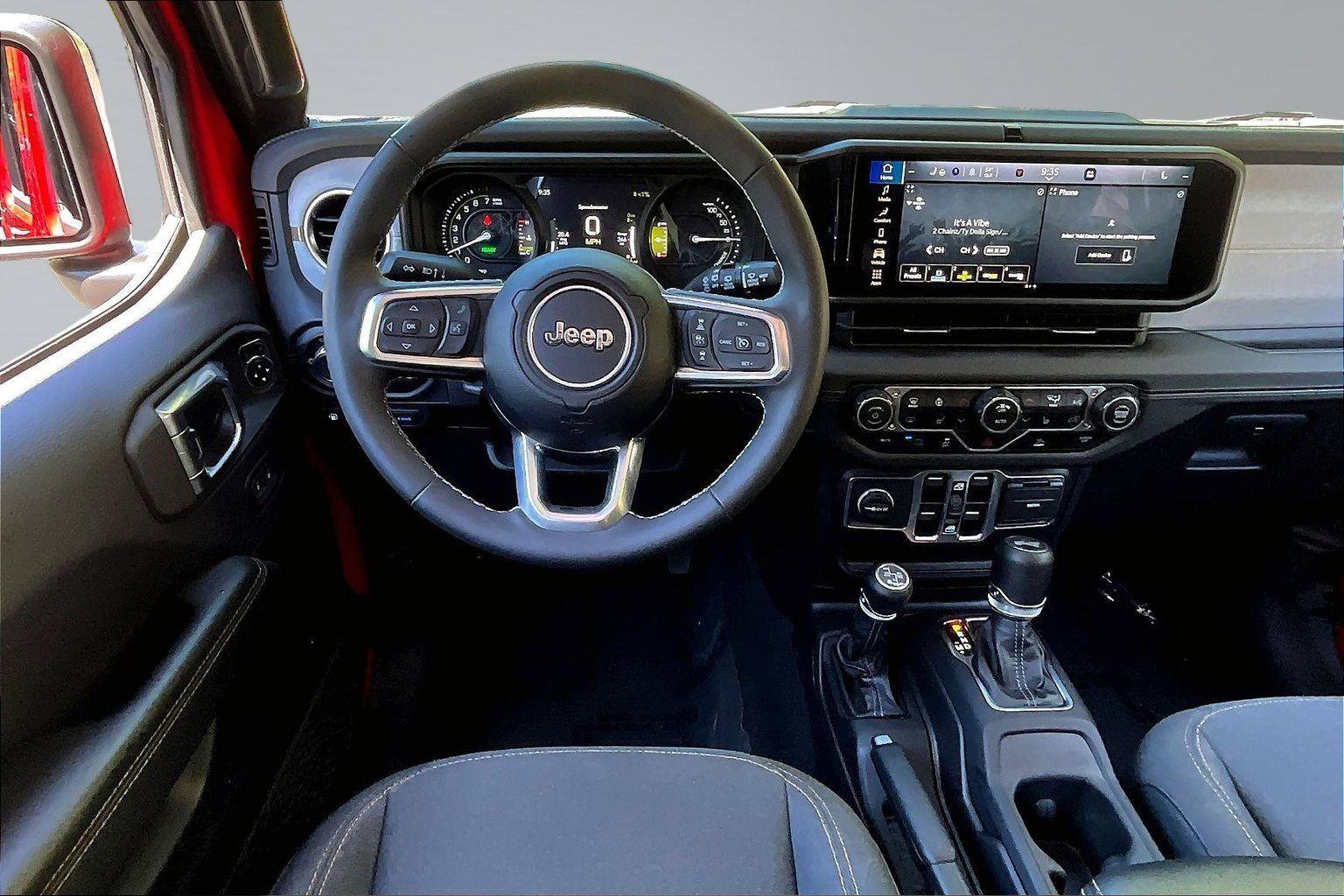 Certified 2025 Jeep Wrangler Unlimited Sahara AWD/4WD image 5