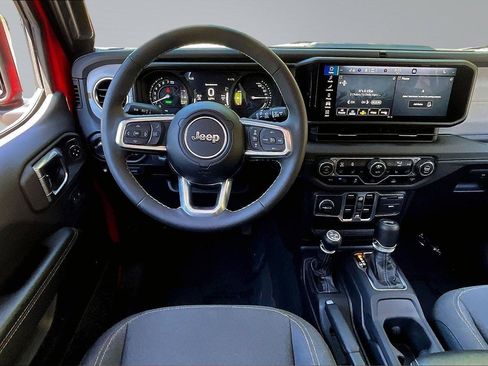 Certified 2025 Jeep Wrangler Unlimited Sahara AWD/4WD image 5