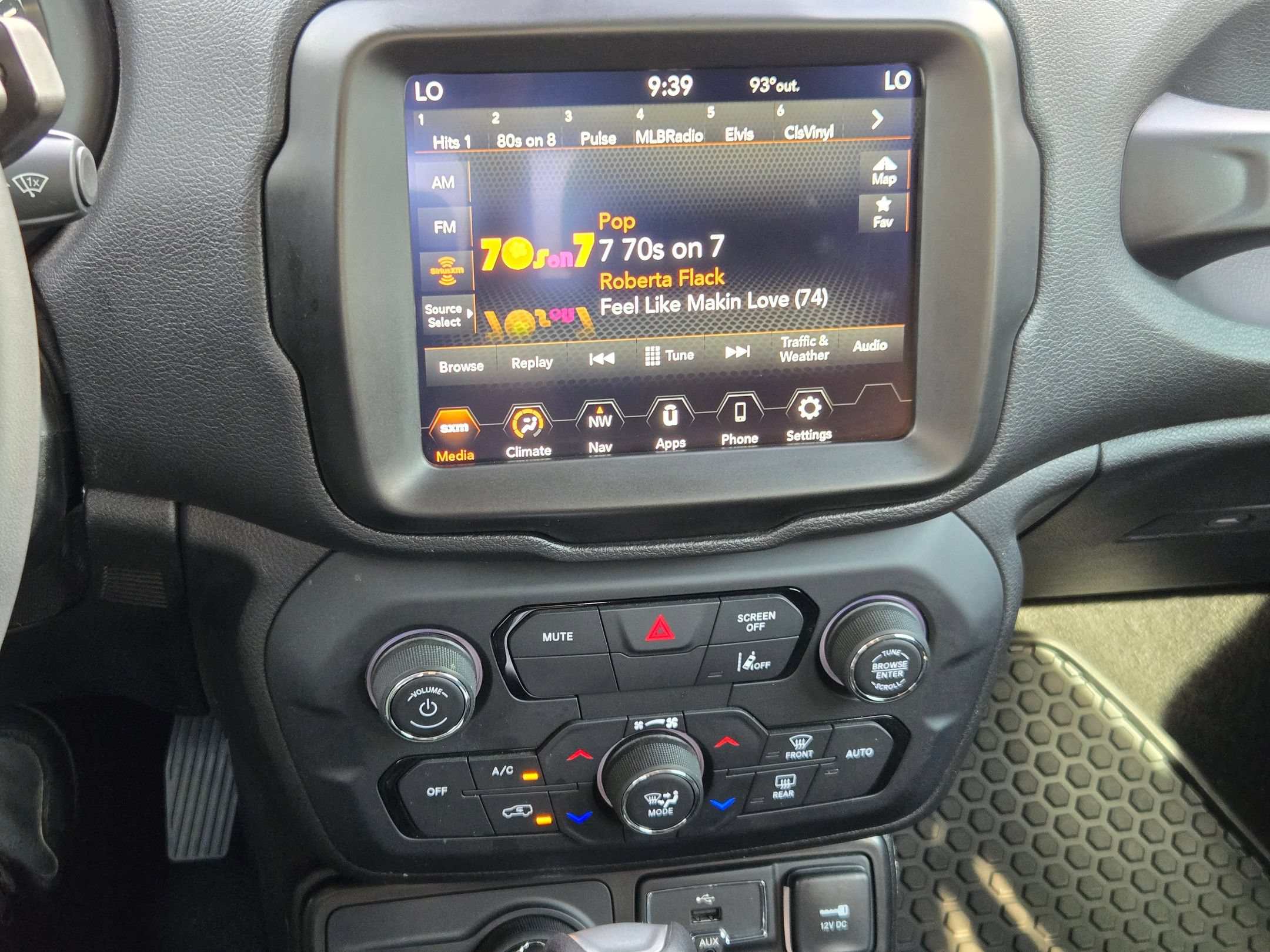 Used 2022 Jeep Renegade Latitude AWD/4WD image 31