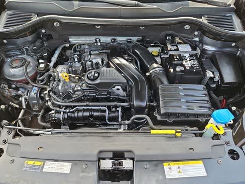 Used 2024 Volkswagen Taos SE FWD image 12