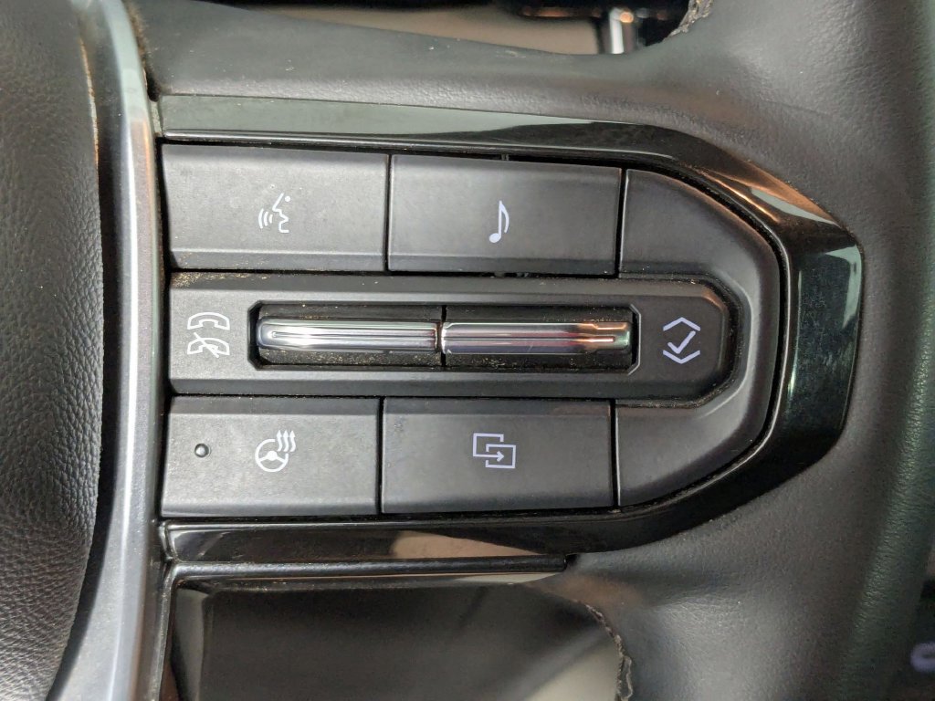 Used 2025 Chevrolet Colorado ZR2 w/ Technology Package AWD/4WD image 16