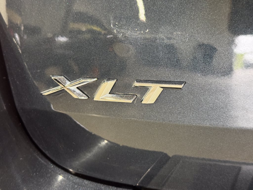 Used 2023 Ford Explorer XLT AWD/4WD image 34