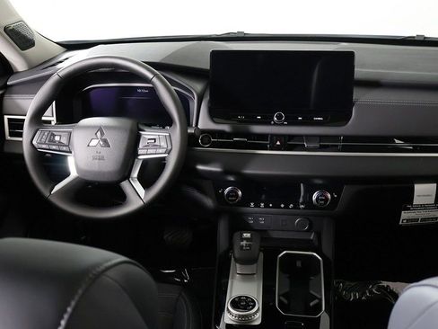 New 2025 Mitsubishi Outlander SE image 36