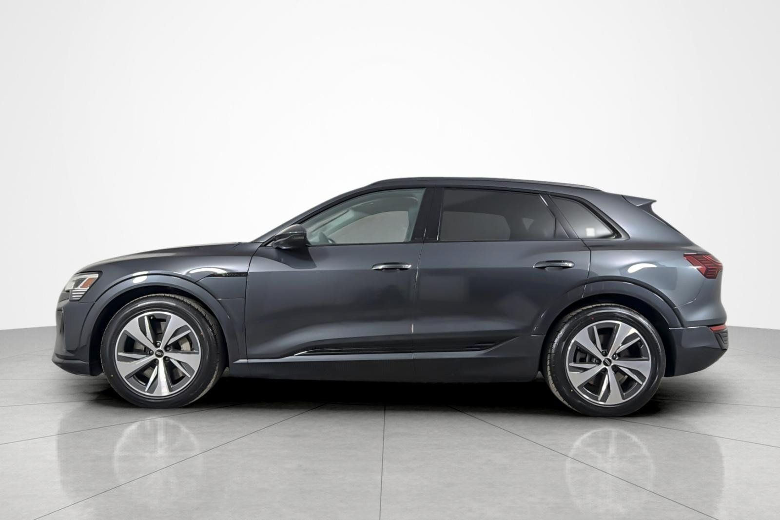 Used 2024 Audi Q8 e-tron Premium AWD/4WD image 2
