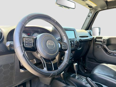 Used 2017 Jeep Wrangler Unlimited Sahara AWD/4WD image 7