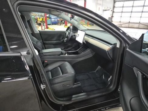 Used 2021 Tesla Model Y Long Range image 12