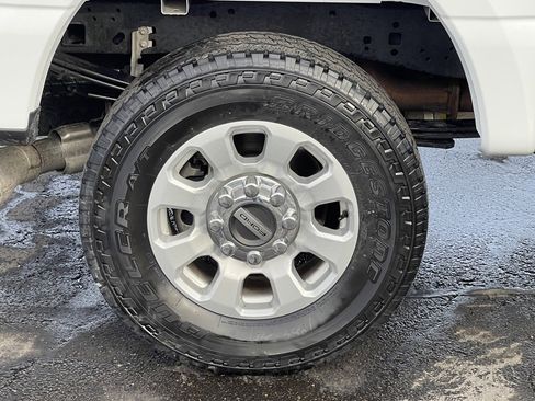 Used 2024 Ford F250 XLT w/ FX4 Off-Road Package image 10