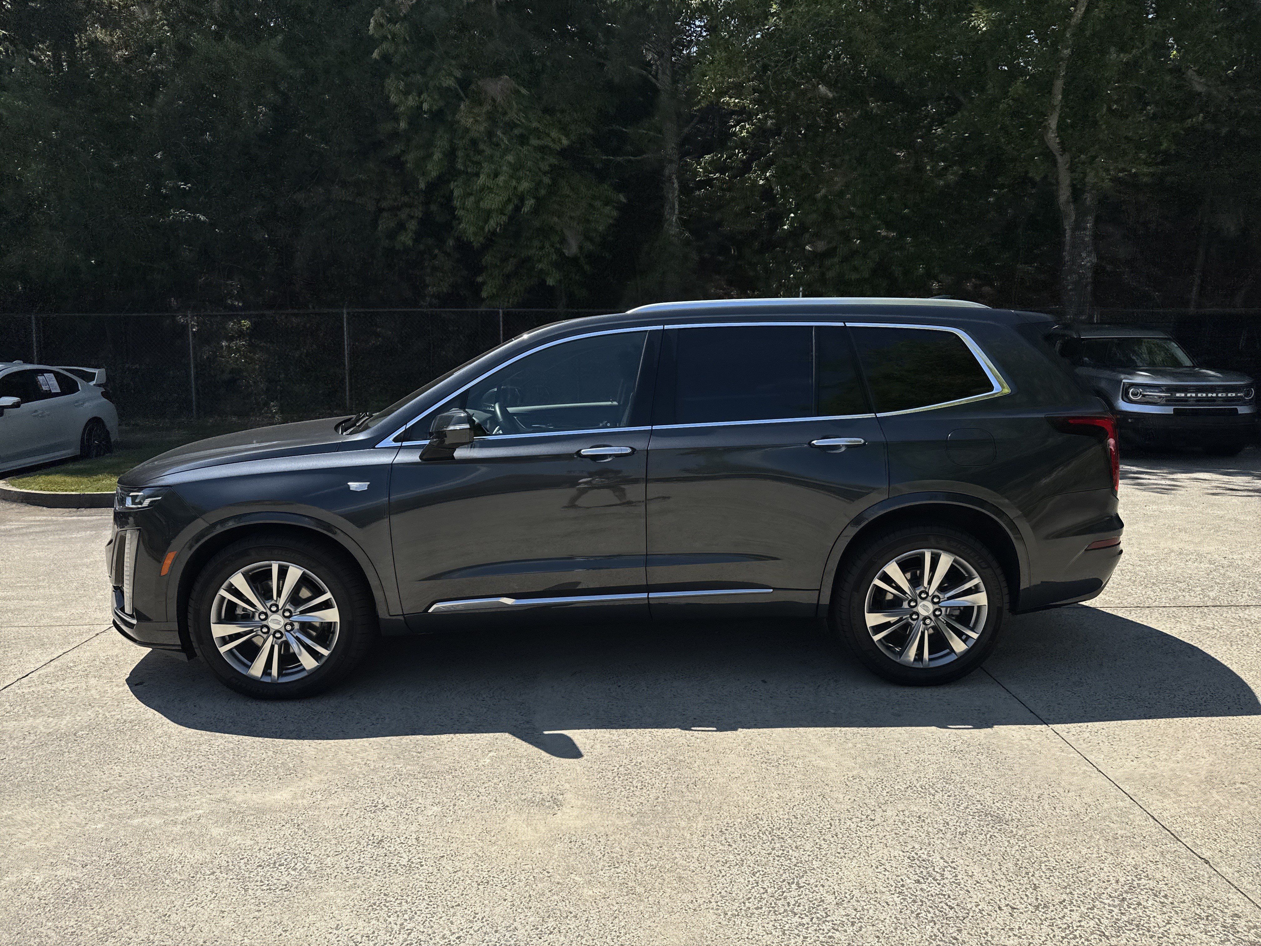 Used 2023 Cadillac XT6 Premium Luxury FWD image 4