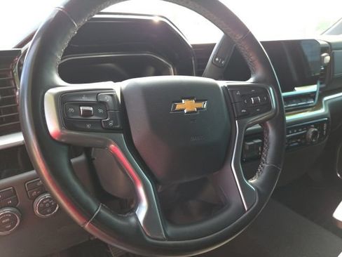 Used 2025 Chevrolet Silverado 2500 LT w/ Convenience Package AWD/4WD image 18