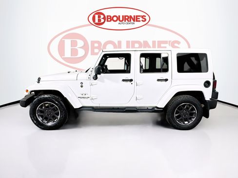 Used 2017 Jeep Wrangler Unlimited Sahara w/ Dual Top Group AWD/4WD image 7