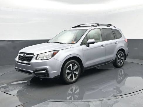 Used 2018 Subaru Forester 2.5i Premium AWD/4WD image 2