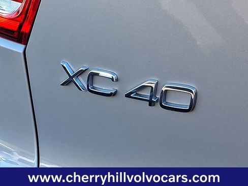 Certified 2025 Volvo XC40 B5 Plus image 33