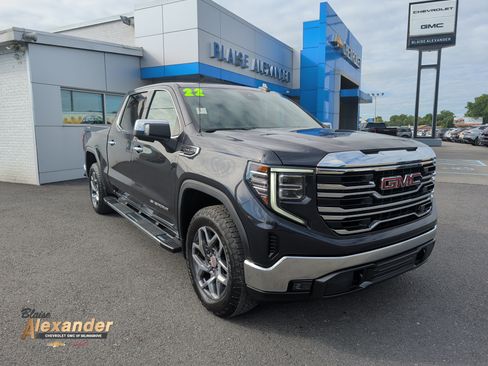 Used 2022 GMC Sierra 1500 SLT w/ SLT Convenience Package AWD/4WD image 1